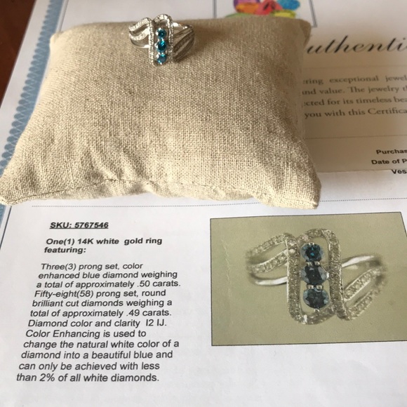 Jewelry - 14k white gold ring with trio of blue diamonds 💍